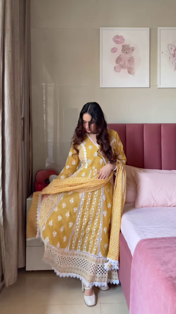 Elegant Lilac Embroidered Anarkali Suit - Image 2